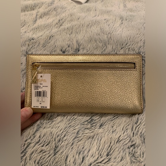 NWT Michael Kors Reed Large Snap Wallet Clutch Pale Gold Pebbled Leather - Picture 2 of 4